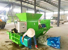 一科重工湖北秸稈打包機(jī)客戶(hù)操作現(xiàn)場(chǎng)